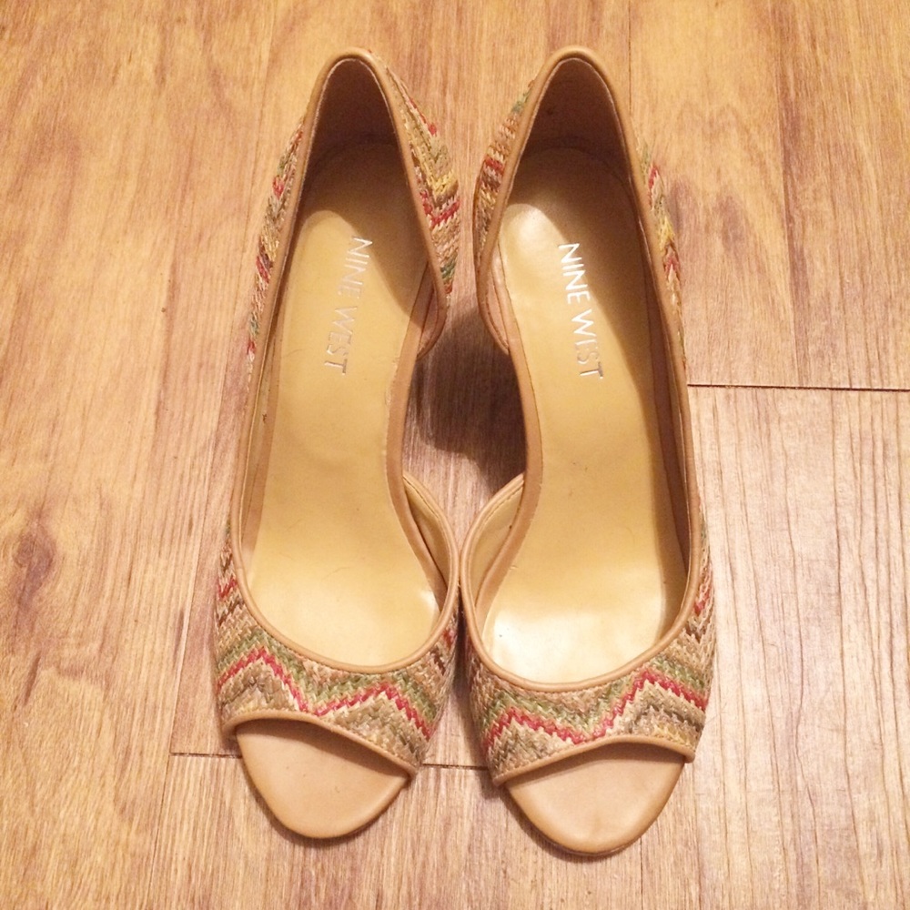 Nine West Chevron Wooden Wedges Size 5